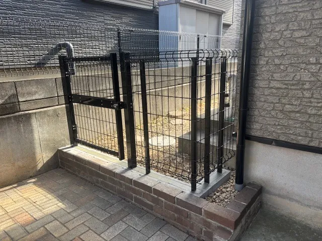 千葉県四街道市めいわN様外構フェンス取付け工事完工しました!!